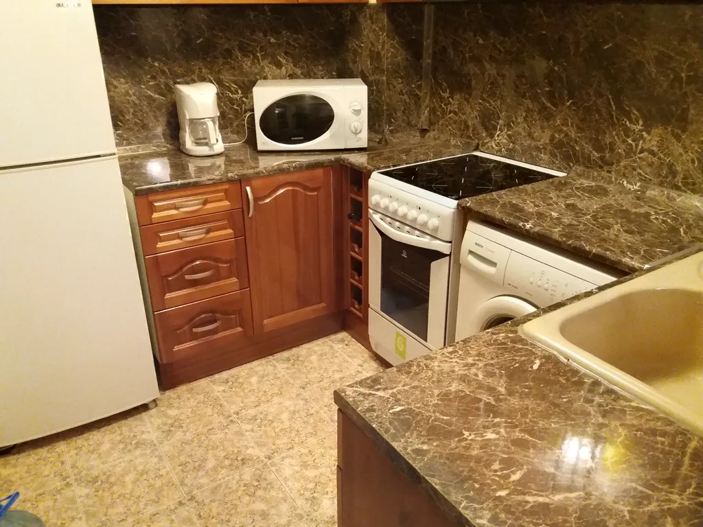 Кухня масив П образна
